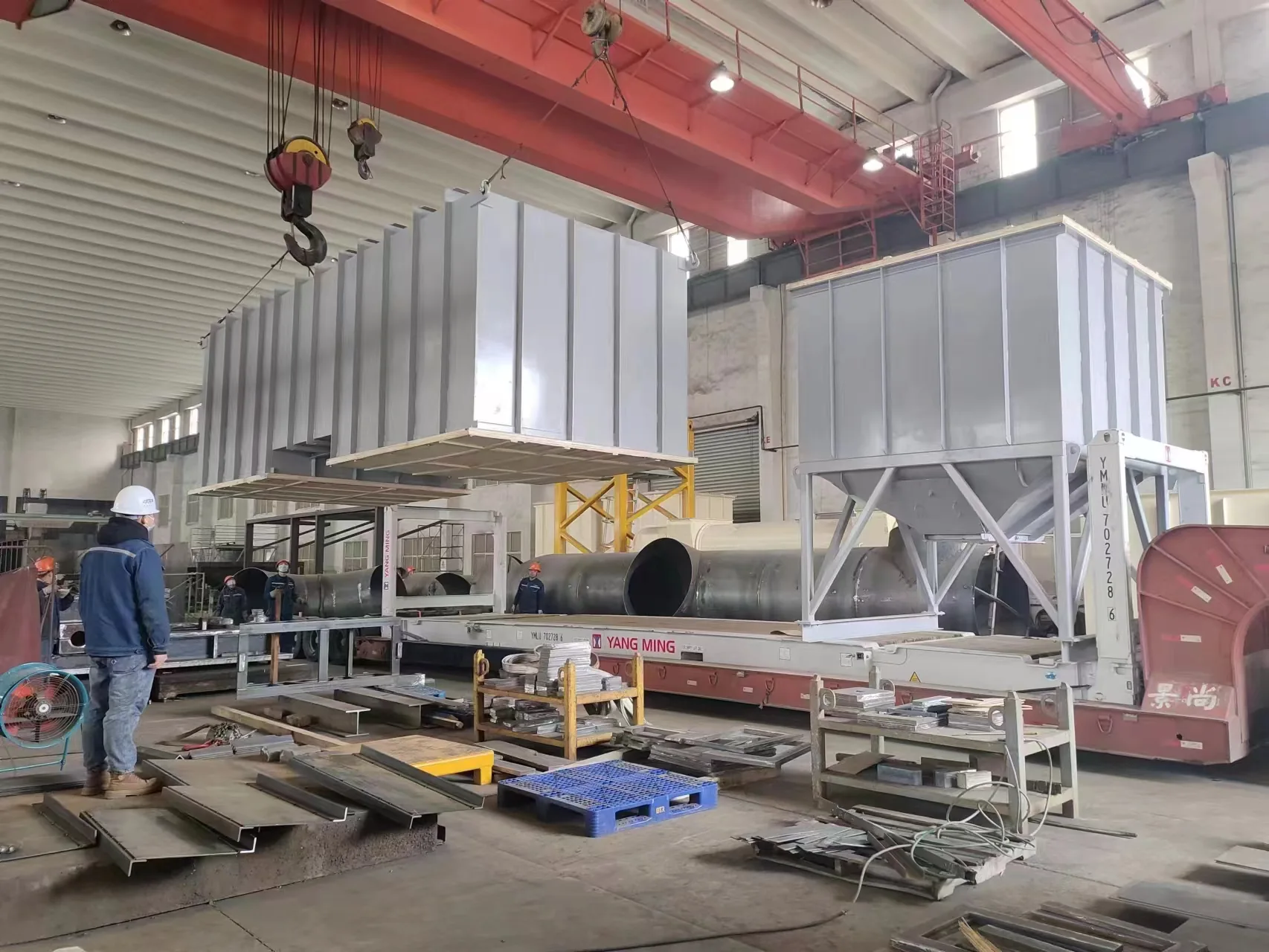 Industrial equipment manufacturing inside the AuSSE factory